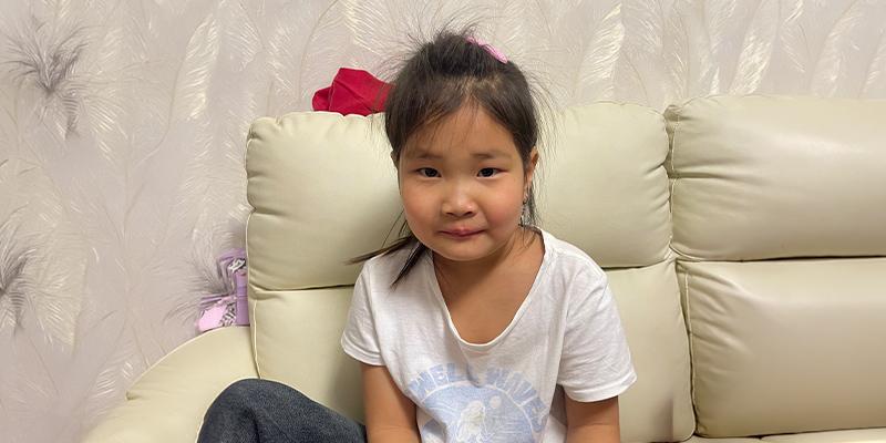 Amin-Erdene was diagnosed with a serious heart condition in August 2025. Recently, an Operation Christmas Child shoebox brought her joy in the midst of her struggles. She’s pictured holding a noughts-and-crosses game—one of her favourite gifts. Amin-Erdene is now scheduled to undergo heart surgery this month.