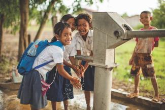 children at pump