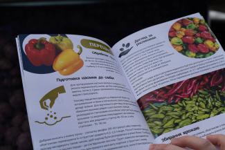 Samaritan’s Purse gives every seed recipient a copy of this gardening guide that has tips for beginners as well as the more experienced. Vasyl particularly appreciates the section on fertilizers.
