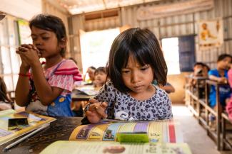 Children in Samnang’s discipleship classes learn to pray to Jesus as well as how to grow in and share Him with others in part through colourful student workbooks supplied by Samaritan’s Purse.