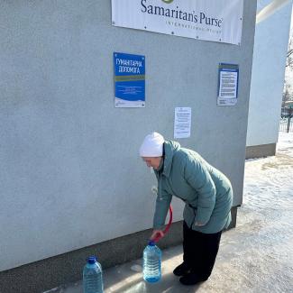 Now, Hanna visits the free water distribution point at a local church each day to gather water for her extended family and elderly neighbours who cannot get out.